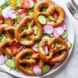 Bayerische Brezel Salat Gemüse